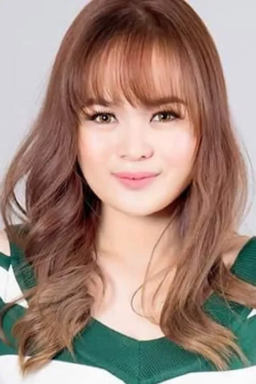 Krystal Reyes interpretando a Alex