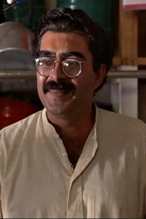 Kuldeep Bhakoo interpretando a Patel