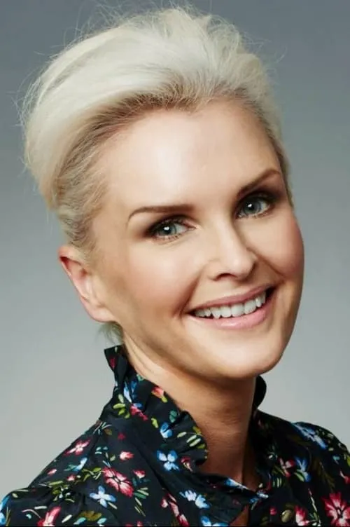 Kylie Bax interpretando a Self