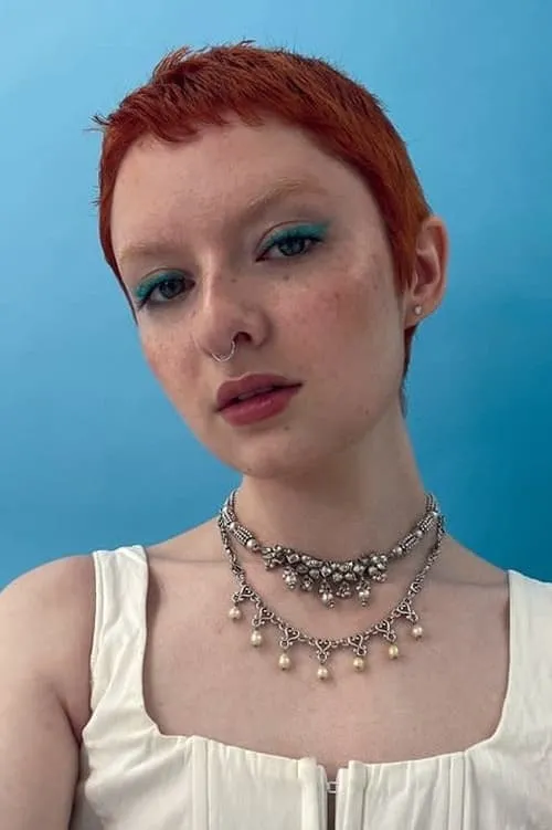 Parminder Nagra ha trabajado con Lachlan Watson en 1 ocasiones