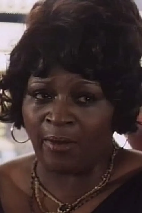 Lady Reed interpretando a Queen Bee