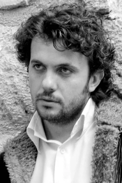 Λαέρτης Βασιλείου interpretando a Ardion Agolli