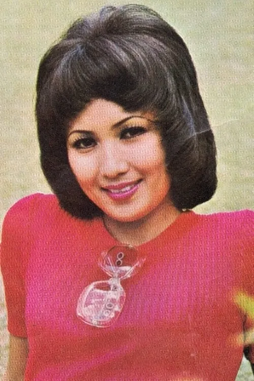 Laksamee Pensangduen interpretando a Chua