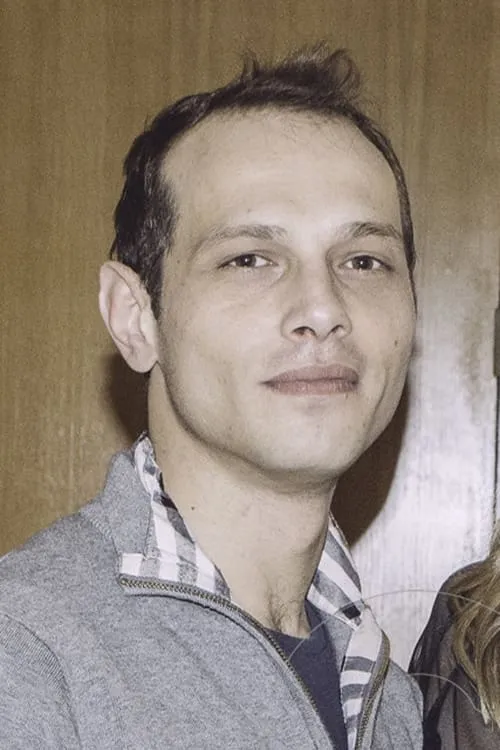 Foto de perfil del actor Lambros Ktenavos en el reparto