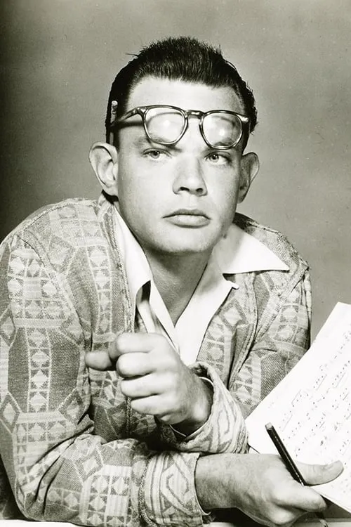 Lamont Johnson interpretando a Carl Holt