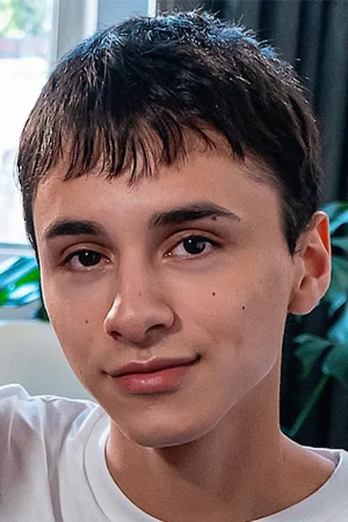 Adrian ha trabajado con Lance Mayer en 1 ocasiones