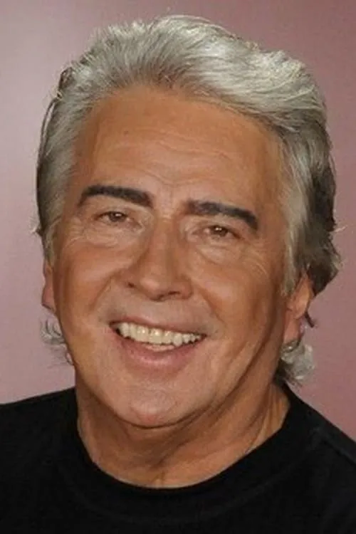 Lando Fiorini interpretando a Italo Mastronardi, il fratello adottivo di Edoardo