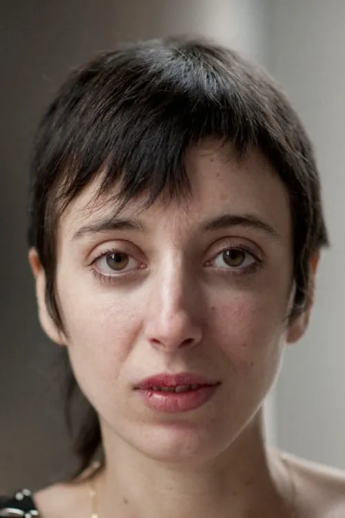 Lara Roxx interpretando a Self