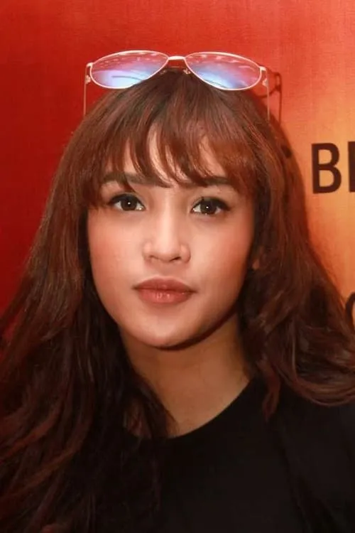 Laras Syerinita interpretando a Rebbecca