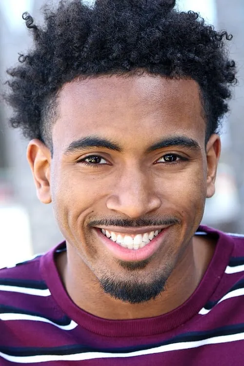 LaRonn Marzett interpretando a Eli Foster