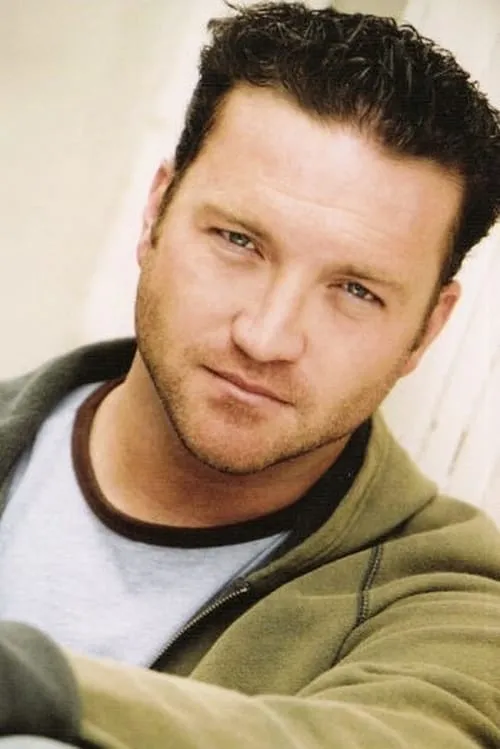 Larry Bagby interpretando a Ernie / 'Ice'