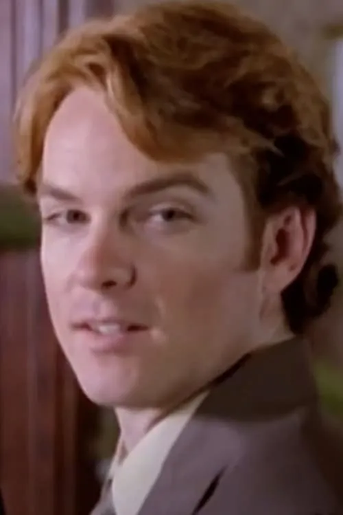 Larry Casey interpretando a David Stone