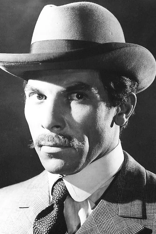 Larry Chance interpretando a