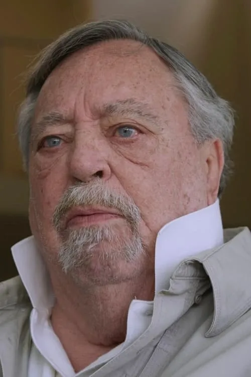 Ronan Farrow ha trabajado con Larry Doyle en 1 ocasiones