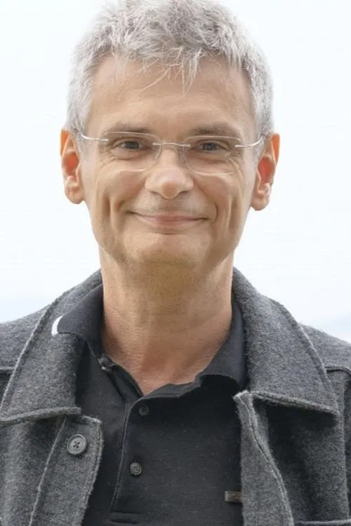 Gyárfás Geréd ha trabajado con László Jáksó en 1 ocasiones