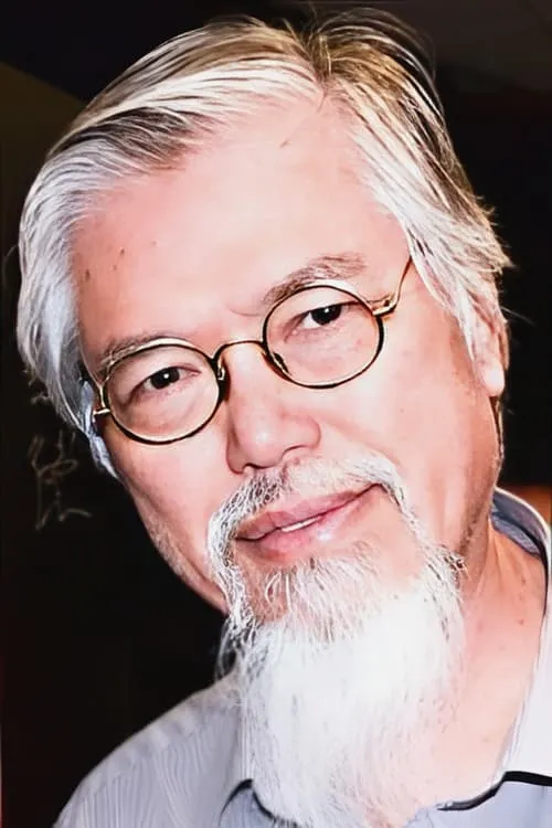 Lau Tin-Chi interpretando a