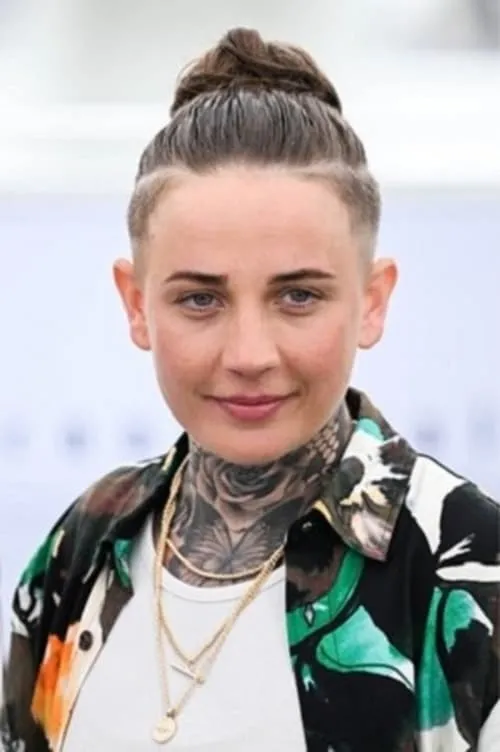 Lara Peake ha trabajado con Laura Ambler en 1 ocasiones