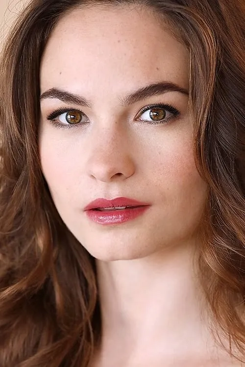 Laura Bellini interpretando a Leonie