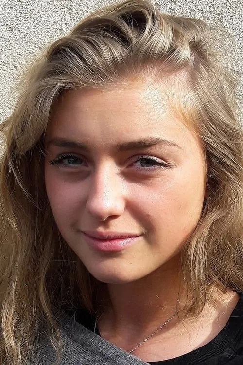 Laura Genovino — personaje: Apolline, fille de Matthieu et Alice