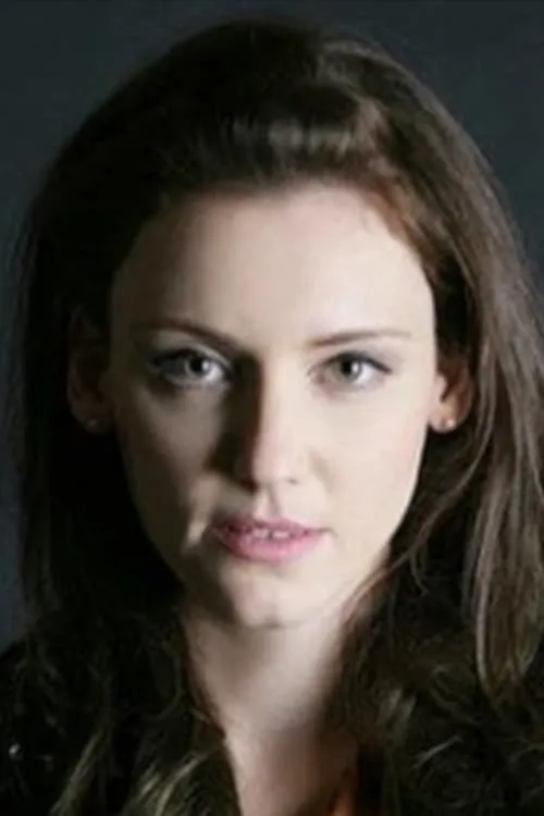 Laura Hitchings interpretando a Rival collection model