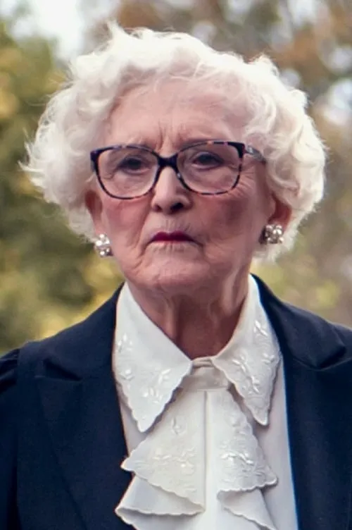 Tom Mannion ha trabajado con Laura June Hudson en 1 ocasiones