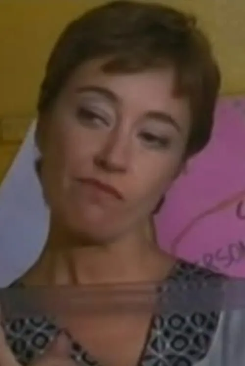 Laura Saraceni interpretando a Elena