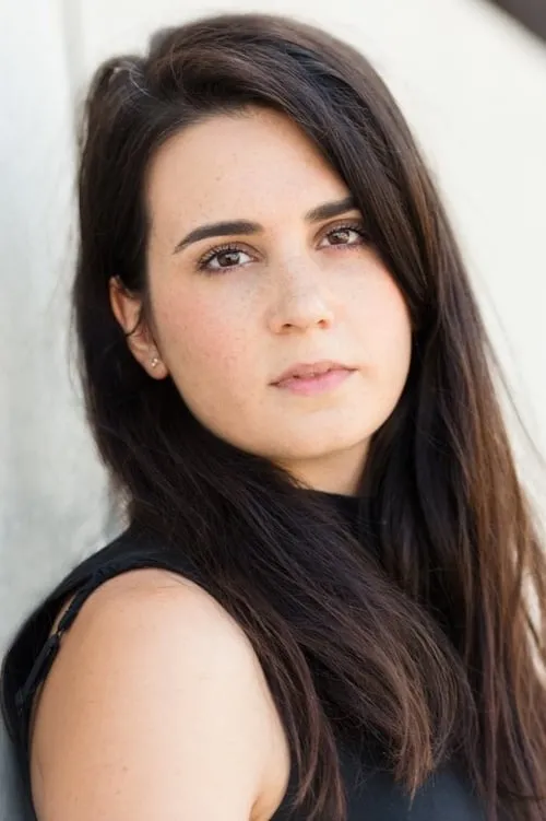 Laura Wheelwright interpretando a Nicky Henry