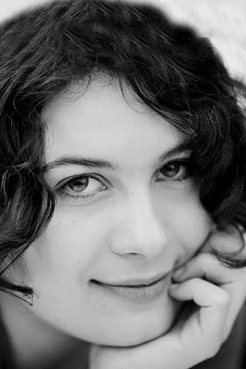 Laure Maloisel interpretando a Léa