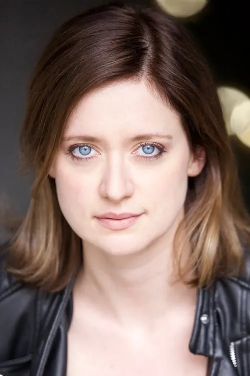 Laurel Casillo interpretando a Miss Hester Worsley / Ingenue / Roz / Mary