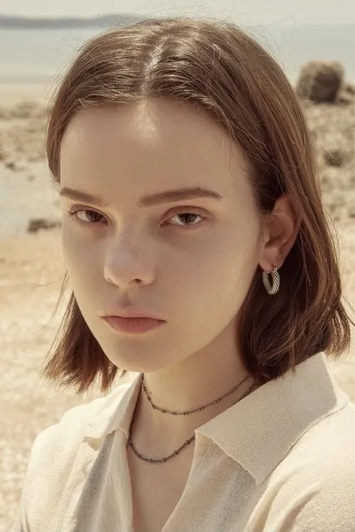 Laurel Marsden interpretando a Self