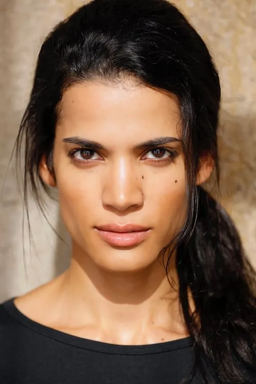 Lauren Neal interpretando a Siobhan Knighton