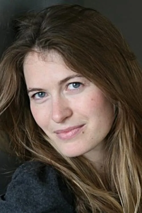 Laurence Cordier interpretando a Laura Azaïs