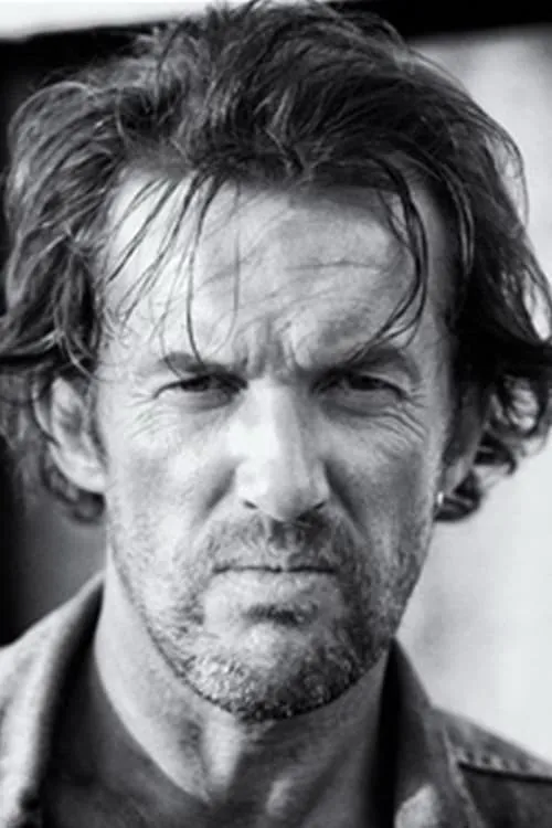 Laurent Biras interpretando a Lenoir