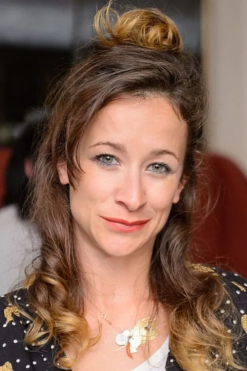 Tasman Palazzi ha trabajado con Leah Wood en 1 ocasiones