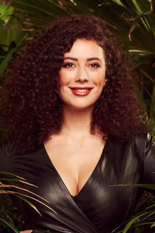 Leila Lowfire interpretando a