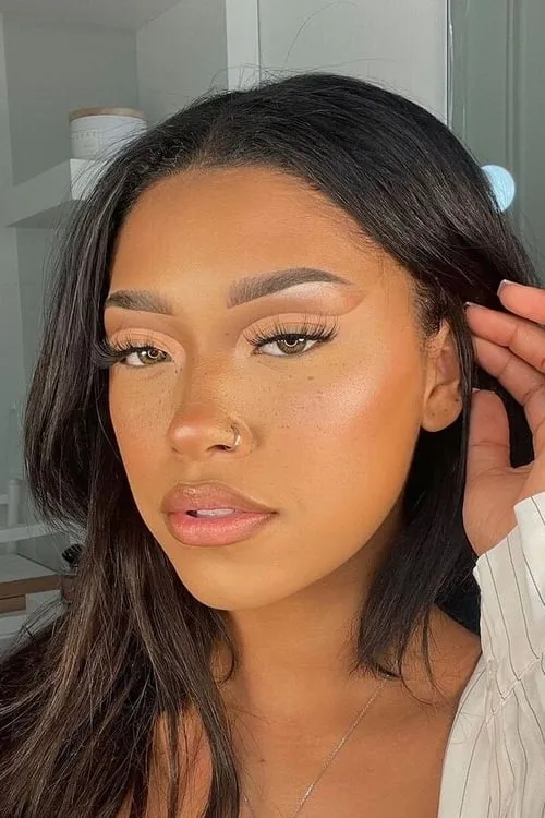 Leilani Green — personaje: Monica