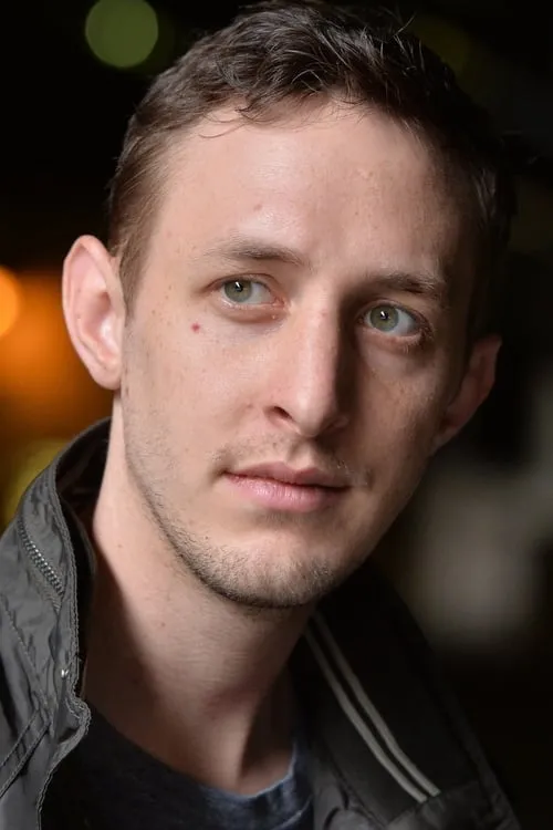 Leland Montgomery interpretando a Tom