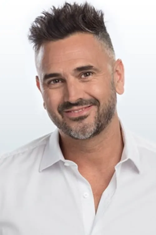 Leo Montero interpretando a Él mismo