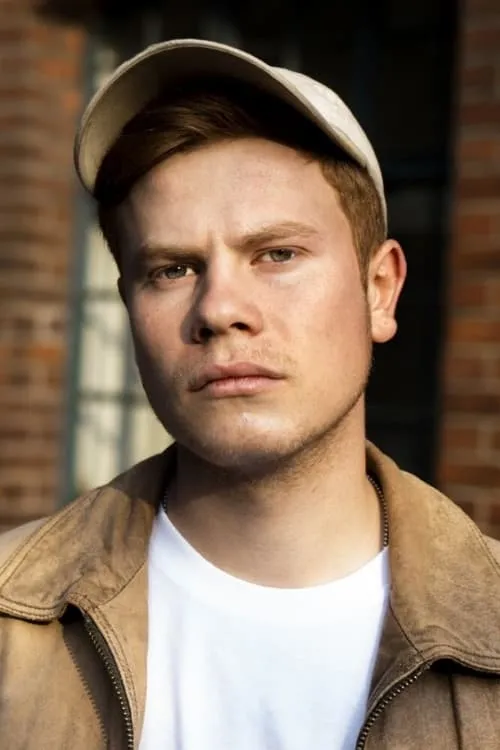 Leon Seidel interpretando a Walter Bergmann