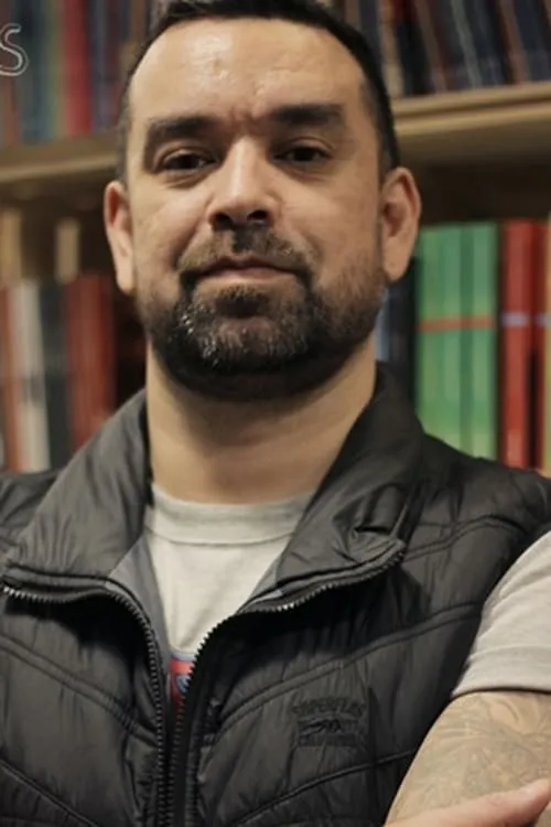 Gabriel Schultz ha trabajado con Leonardo Oyola en 1 ocasiones