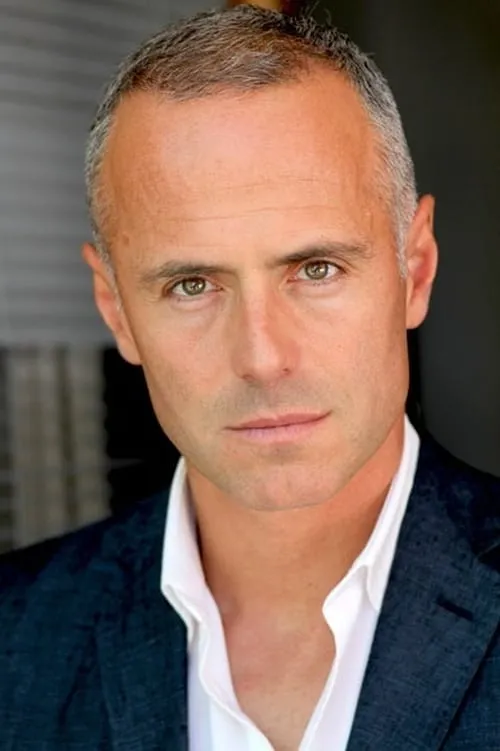 Leonardo Ruta interpretando a Stefano Mancini