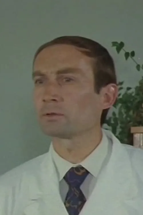 Leonas Ciunis interpretando a