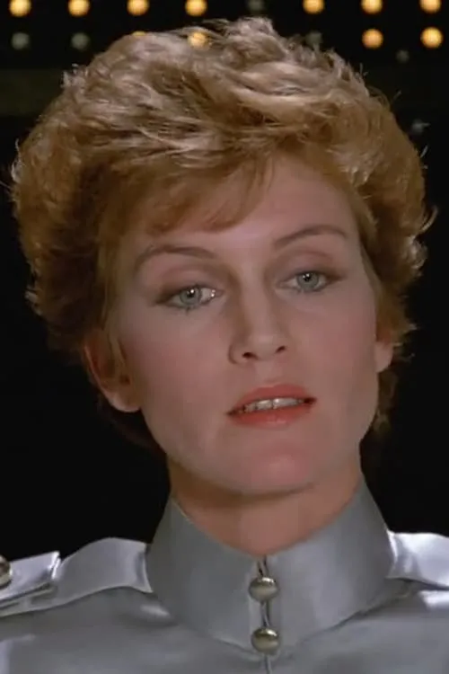 Leslie Bevis interpretando a Gem Vigo