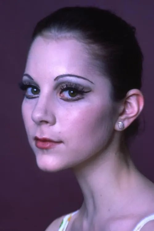 Leslie Browne interpretando a Romola de Pulsky