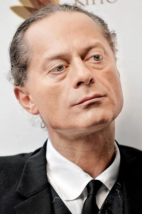 Levan Uchaneishvili interpretando a Pjotr