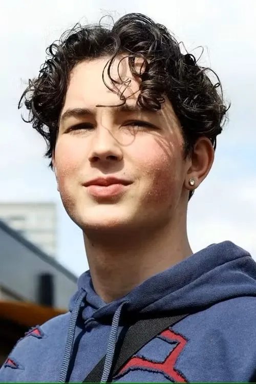 Levy Rico Arcos interpretando a Lukas