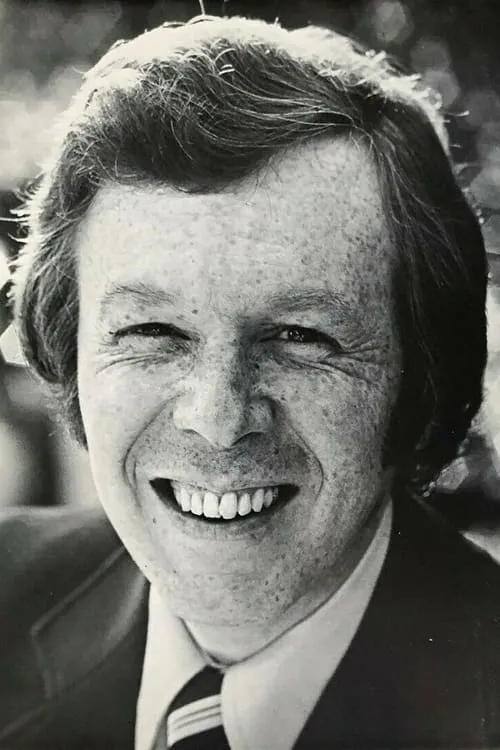 Lew Horn interpretando a Det. Hunt