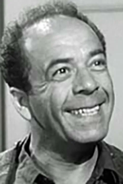 Lewis Charles interpretando a Danny Rimett