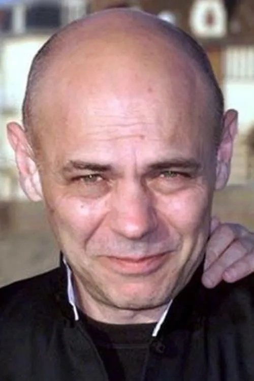 Lewis Furey interpretando a Paul