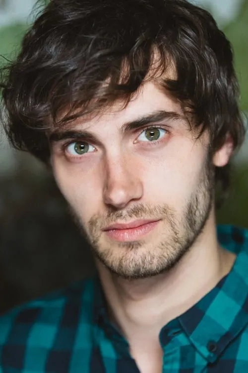 Lewis Rainer interpretando a Greg